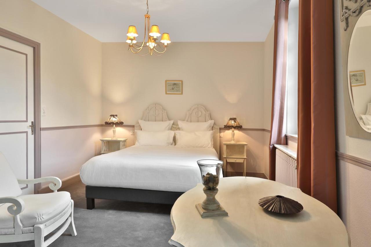 Hotel Restaurant Charbonnel ブラントーム エクステリア 写真
