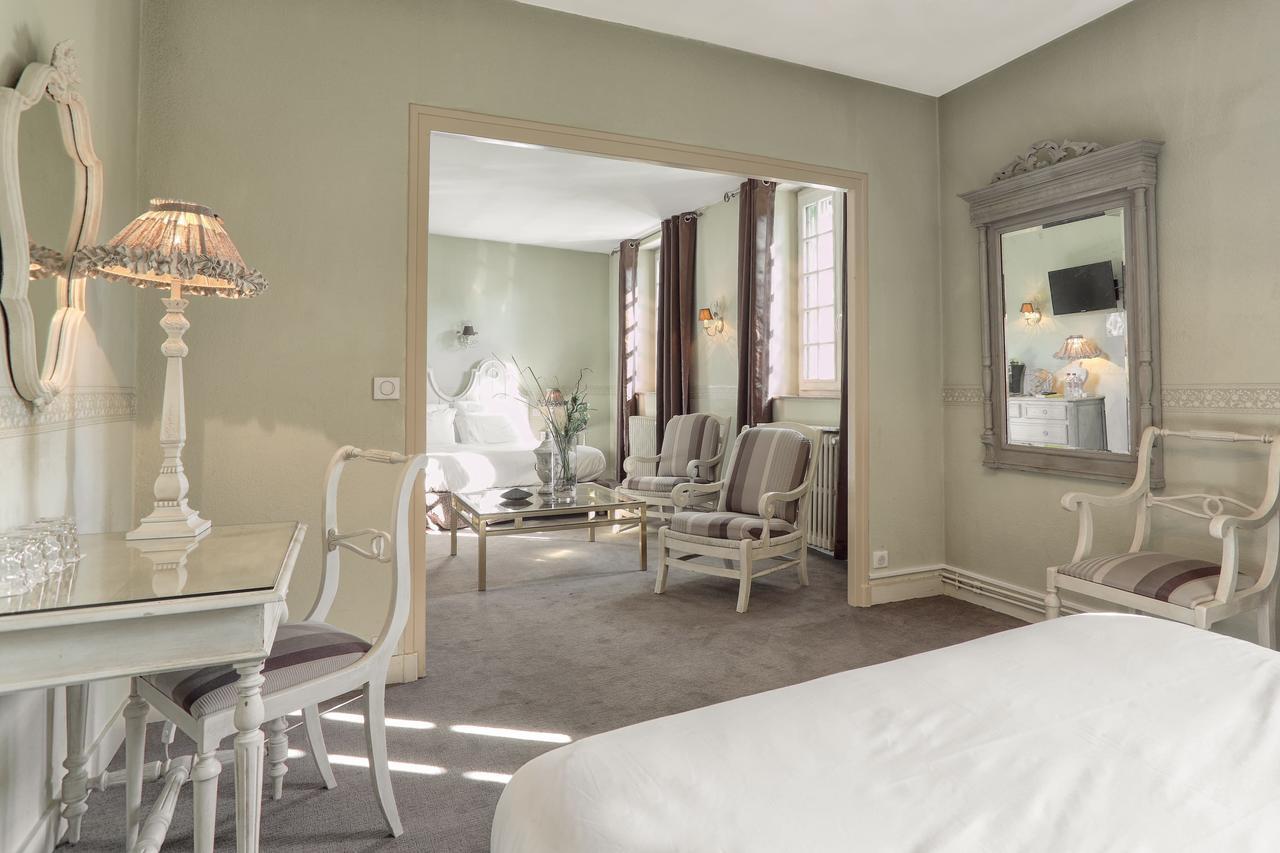 Hotel Restaurant Charbonnel ブラントーム エクステリア 写真