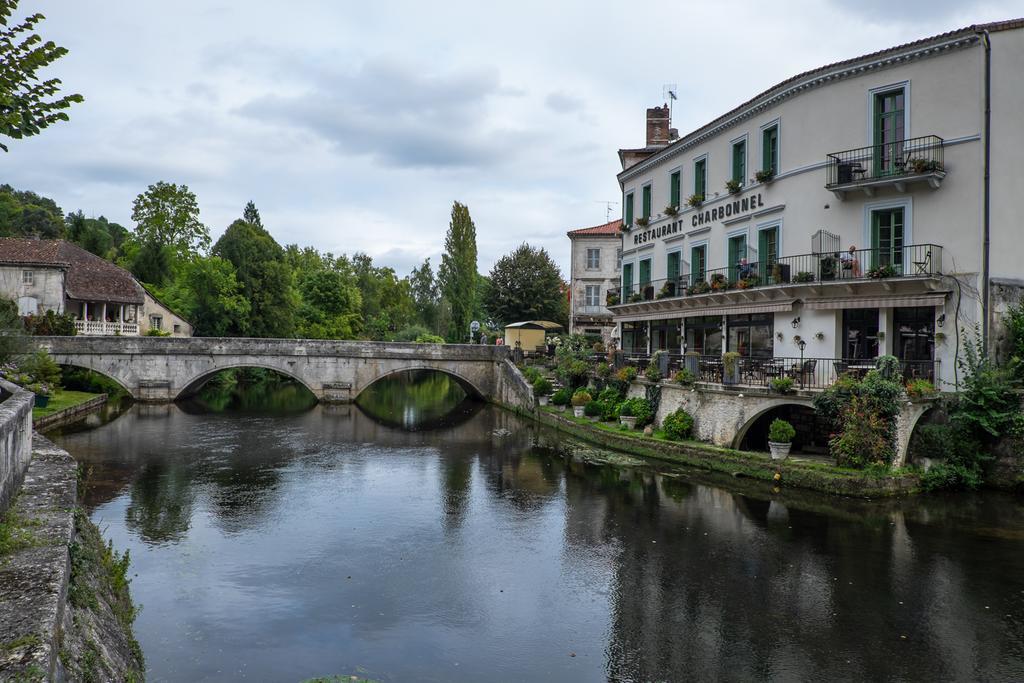 Hotel Restaurant Charbonnel ブラントーム エクステリア 写真