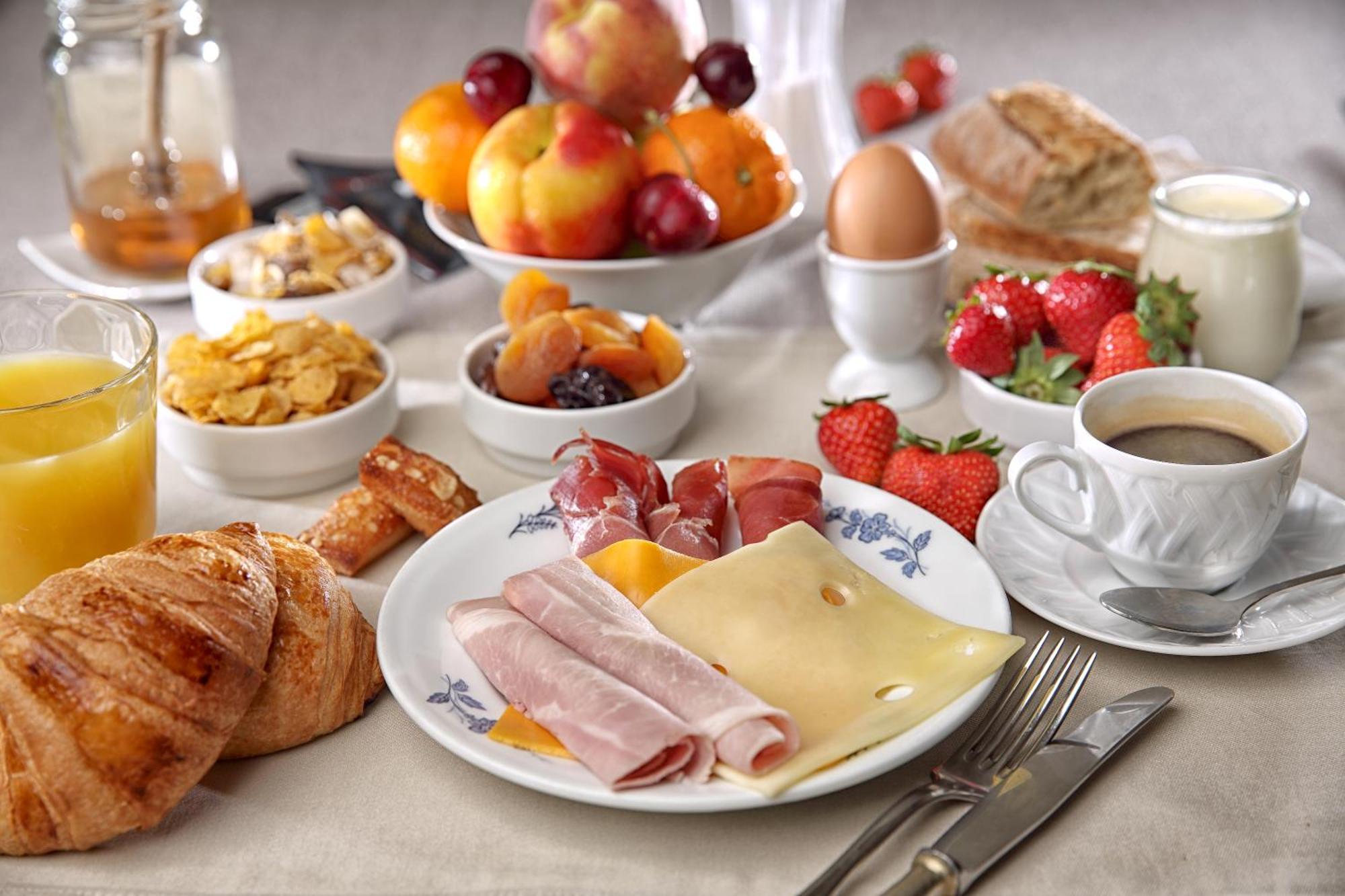 Hotel Restaurant Charbonnel ブラントーム エクステリア 写真