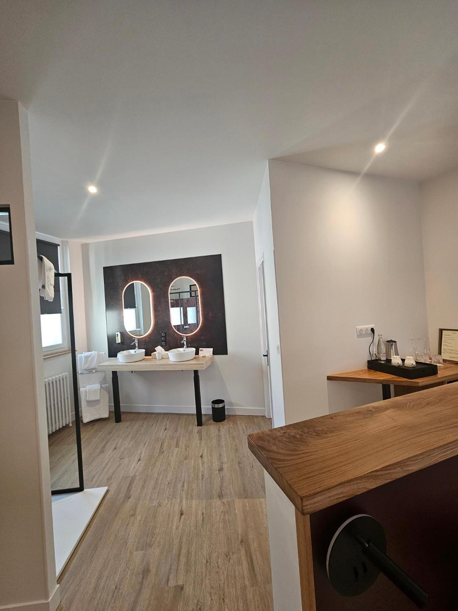 Hotel Restaurant Charbonnel ブラントーム エクステリア 写真