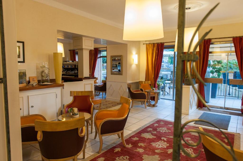 Hotel Restaurant Charbonnel ブラントーム エクステリア 写真