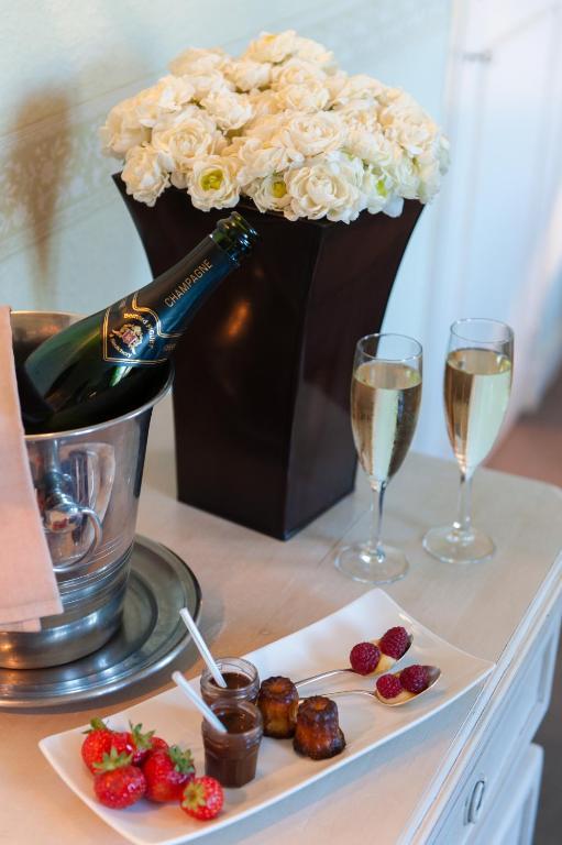 Hotel Restaurant Charbonnel ブラントーム エクステリア 写真