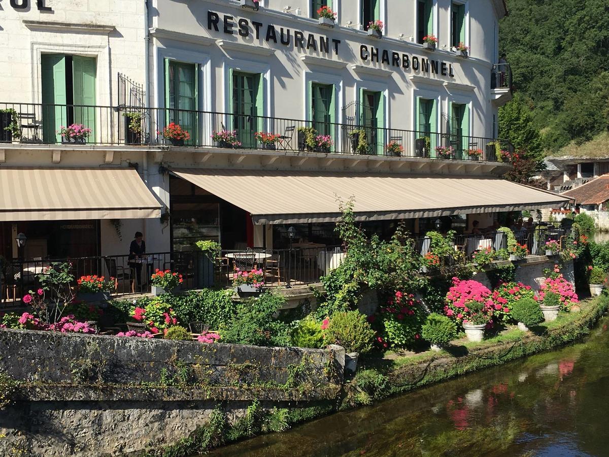 Hotel Restaurant Charbonnel ブラントーム エクステリア 写真